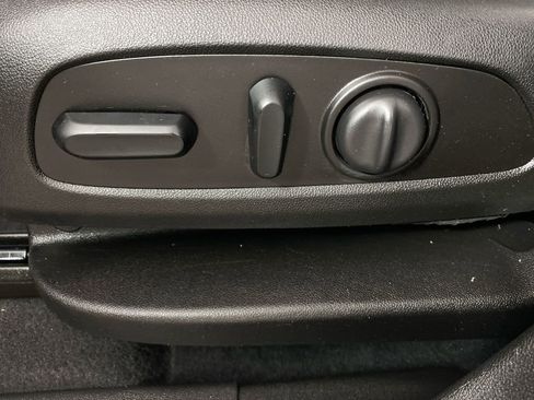 Used 2019 Chevrolet Equinox LT image 12