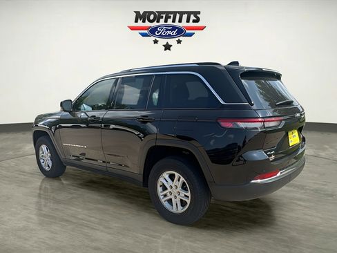 Used 2023 Jeep Grand Cherokee Laredo image 3