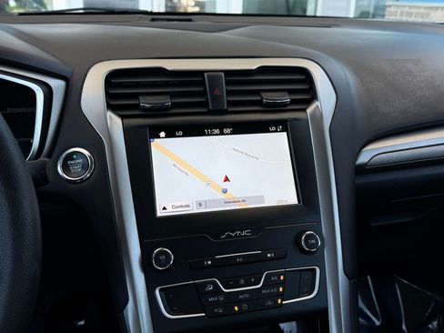 Used 2019 Ford Fusion SE FWD image 31