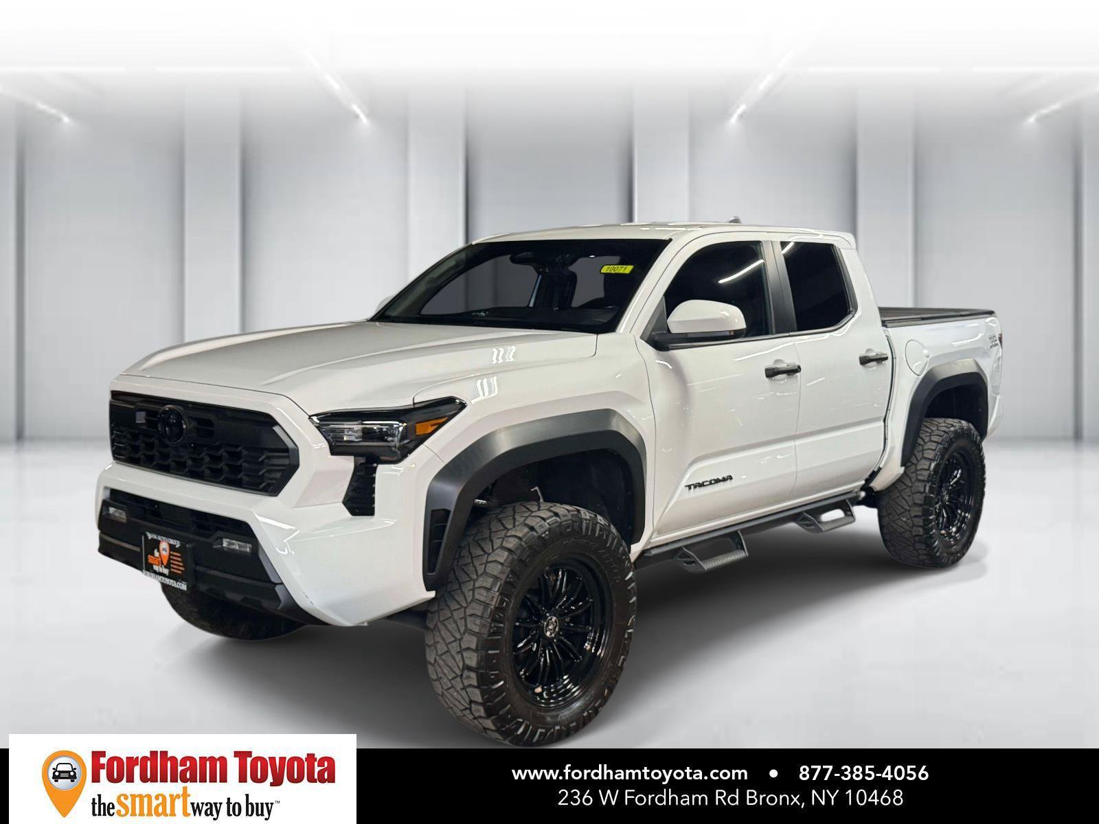 Used 2024 Toyota Tacoma TRD Off-Road AWD/4WD image 4