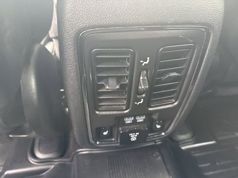 Used 2018 Jeep Grand Cherokee Limited image 16