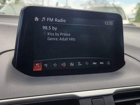 Used 2018 MAZDA MAZDA3 Touring FWD image 27
