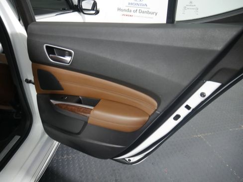 Used 2018 Acura TLX V6 SH-AWD w/ Technology Pkg image 8
