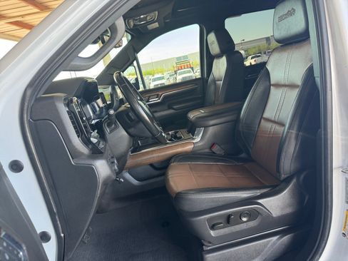 Used 2024 Chevrolet Silverado 2500 High Country w/ Technology Package AWD/4WD image 9
