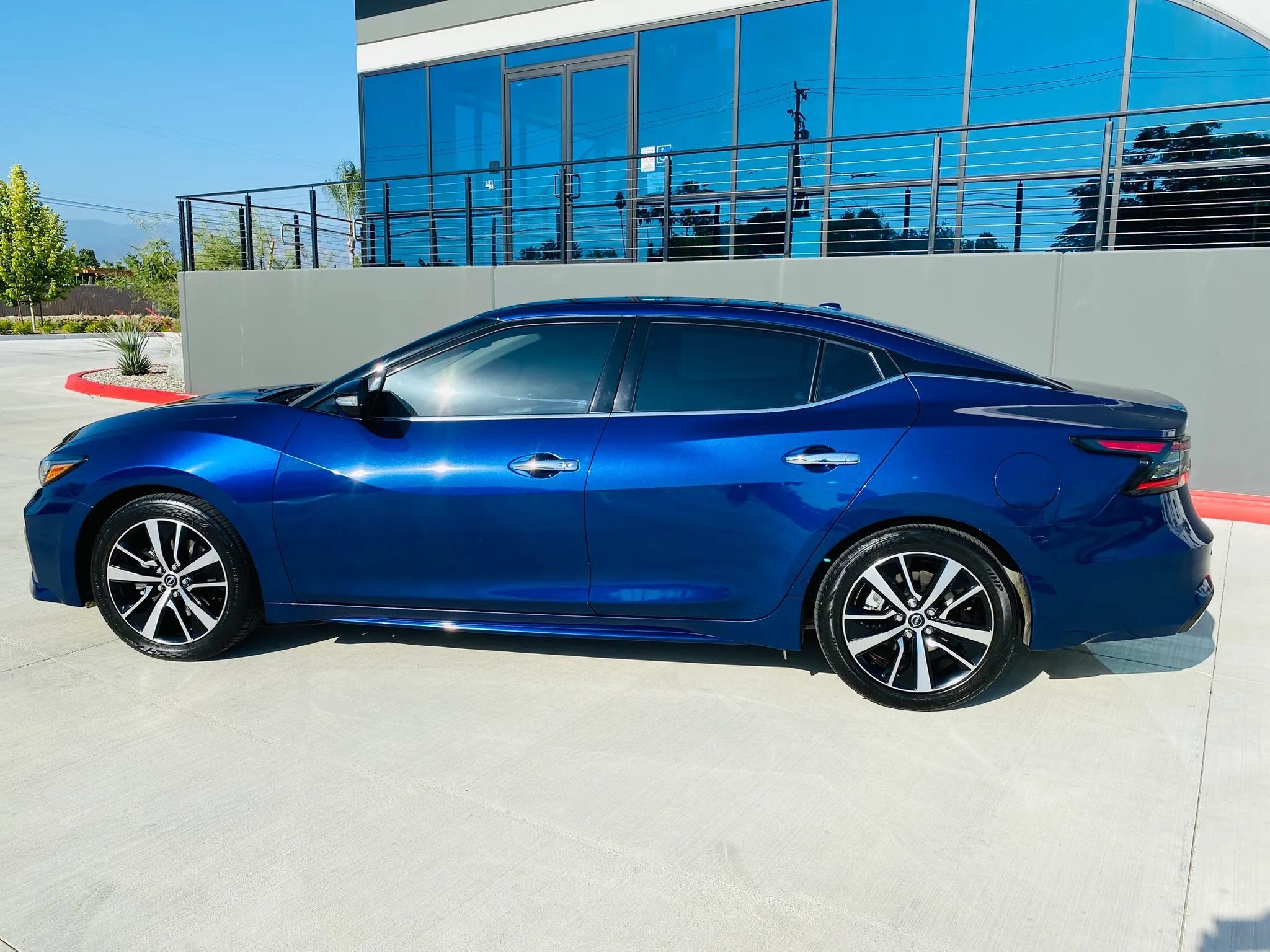 Used 2023 Nissan Maxima SV w/ Floor Mat Group FWD image 2