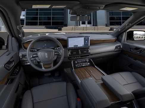 New 2022 Lincoln Navigator 4WD image 9