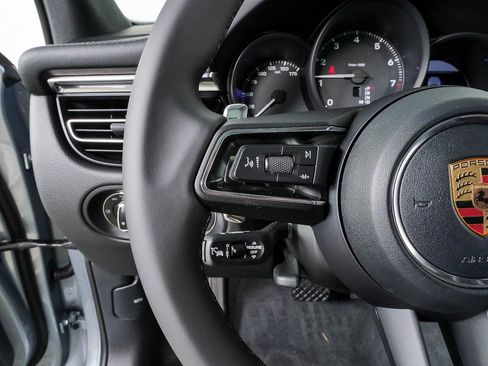 Certified 2026 Porsche Macan AWD/4WD image 10