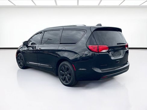 Used 2018 Chrysler Pacifica Limited w/ Advanced Safetytec Group FWD image 6