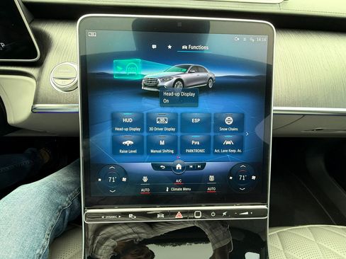 Used 2022 Mercedes-Benz S 580 4MATIC Sedan w/ AMG Line Package image 21