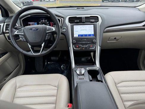 Used 2020 Ford Fusion SEL image 11