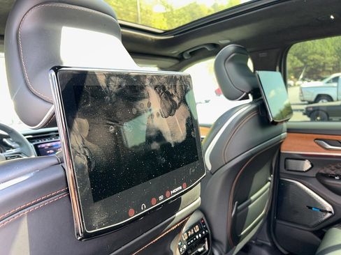 Used 2023 Jeep Grand Cherokee L Summit image 28