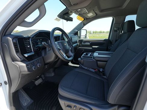 Used 2025 Chevrolet Silverado 2500 LT w/ Convenience Package AWD/4WD image 16