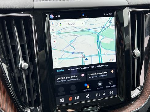 Certified 2023 Volvo XC60 B5 Plus w/ Climate Package image 29