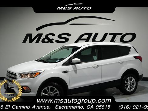 Used 2019 Ford Escape SE image 1