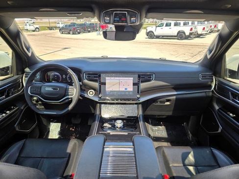 Used 2022 Jeep Wagoneer Series I w/ Premium Group I AWD/4WD image 23