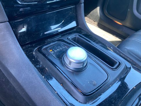 Used 2018 Chrysler 300 S image 16