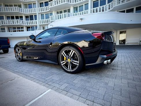 Used 2019 Ferrari Portofino image 11