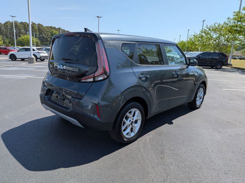 Used 2024 Kia Soul LX w/ Option Group 015 FWD image 3
