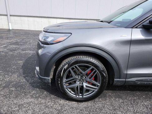 Used 2025 Ford Explorer ST-Line w/ ST-Line Street Pack image 10