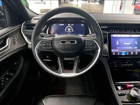 Used 2024 Jeep Grand Cherokee Limited AWD/4WD image 17