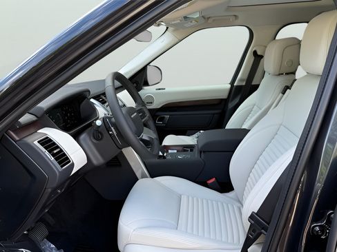 Used 2025 Land Rover Discovery S AWD/4WD image 16