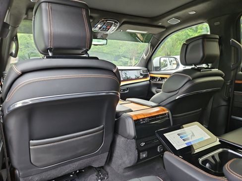 Used 2022 Jeep Grand Wagoneer Series III AWD/4WD image 20
