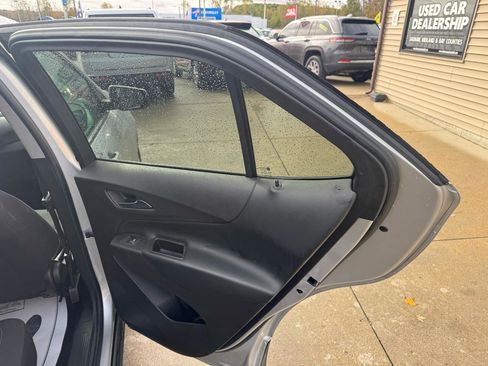 Used 2018 Chevrolet Equinox LT w/ LPO, Cargo Package image 17