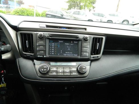 Used 2015 Toyota RAV4 XLE FWD image 19