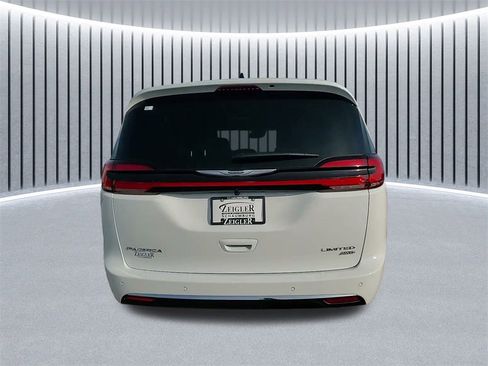 New 2026 Chrysler Pacifica Limited w/ Uconnect Theater Family Group image 8