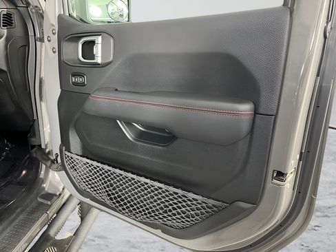 Used 2021 Jeep Wrangler Unlimited Rubicon w/ Safety Group AWD/4WD image 19