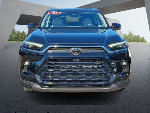 Certified 2025 Toyota Grand Highlander AWD image 2