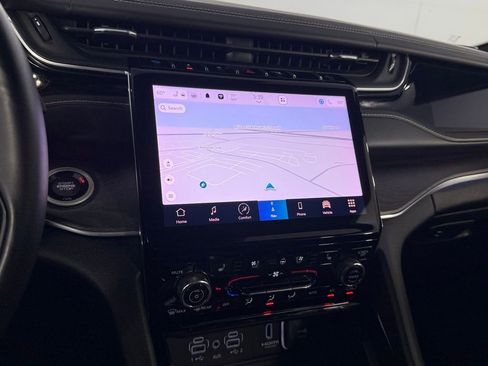 Used 2022 Jeep Grand Cherokee Overland w/ Advanced Protech Group III AWD/4WD image 18