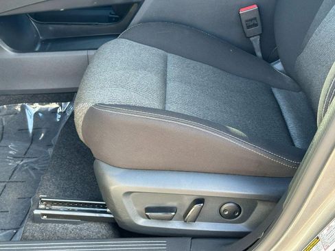Used 2025 Nissan Rogue SV image 16