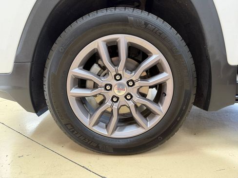 Used 2024 GMC Terrain SLT AWD/4WD image 32