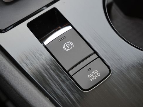 Used 2023 Nissan Rogue SV image 33