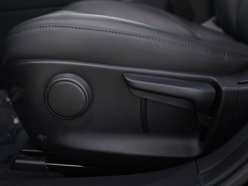 Used 2023 Cadillac XT4 Sport image 29