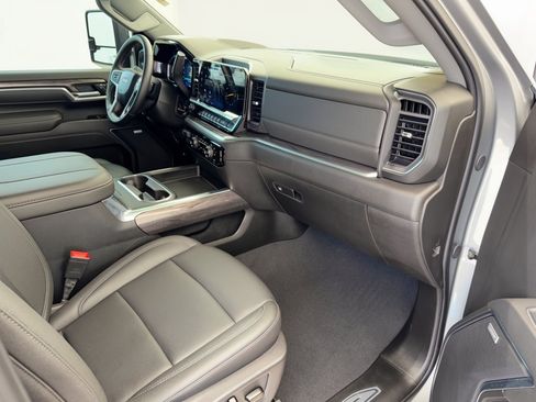 Used 2026 Chevrolet Silverado 2500 LTZ w/ LTZ Texas Edition AWD/4WD image 30