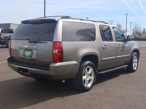 Used 2007 Chevrolet Suburban LT AWD/4WD image 7