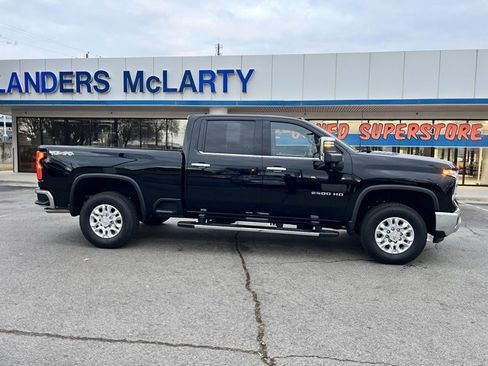 Used 2025 Chevrolet Silverado 2500 LTZ image 3