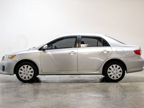 Used 2012 Toyota Corolla LE FWD image 13