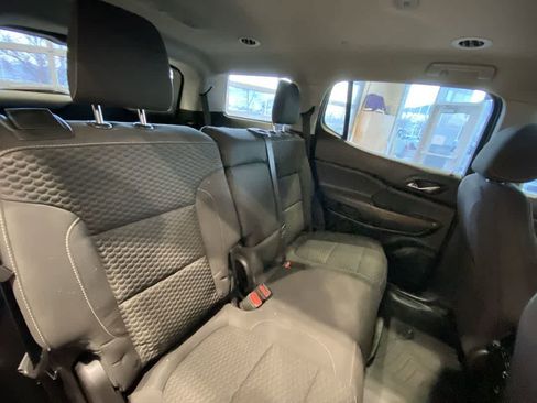 Used 2018 GMC Acadia SLE image 24