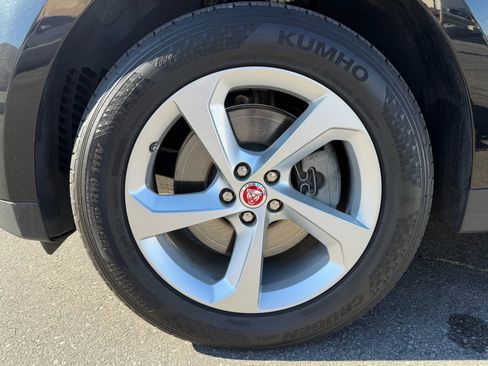 Used 2019 Jaguar F-PACE Premium image 17