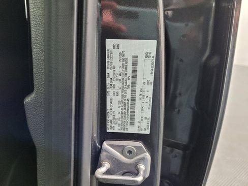 Used 2017 Ford Escape Titanium image 33