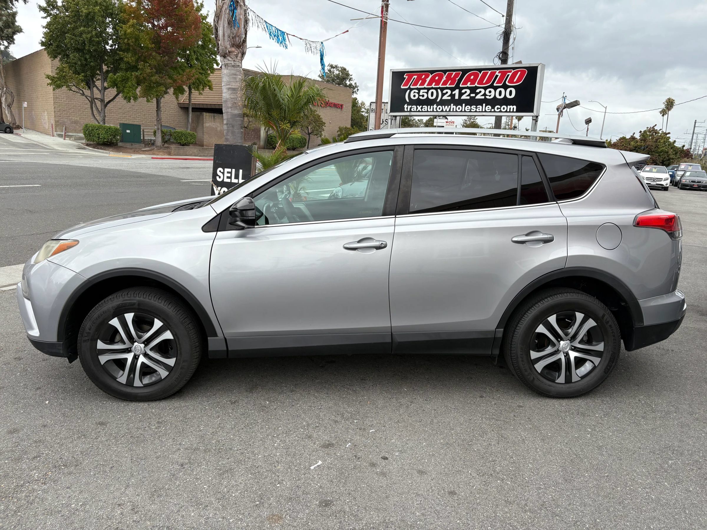 Used 2017 Toyota RAV4 LE w/ All Weather Liner Package FWD image 4