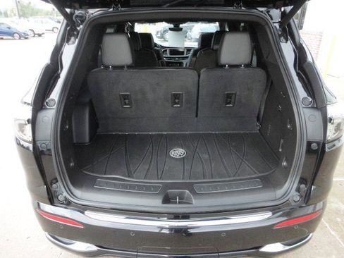 Used 2024 Buick Enclave Avenir w/ Avenir Technology Package image 15