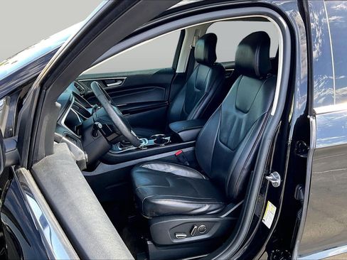 Used 2018 Ford Edge Titanium FWD image 24