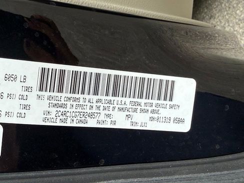 Used 2014 Chrysler Town & Country Touring-L FWD image 28