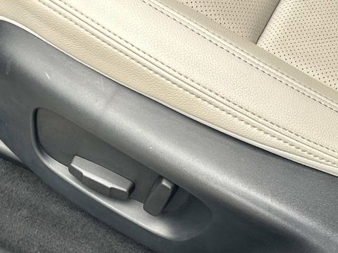 Used 2018 Land Rover Range Rover Velar S image 18