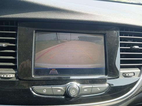 Used 2022 Buick Encore Preferred AWD/4WD image 19