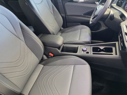 New 2026 Volkswagen Tiguan SE R-Line image 10